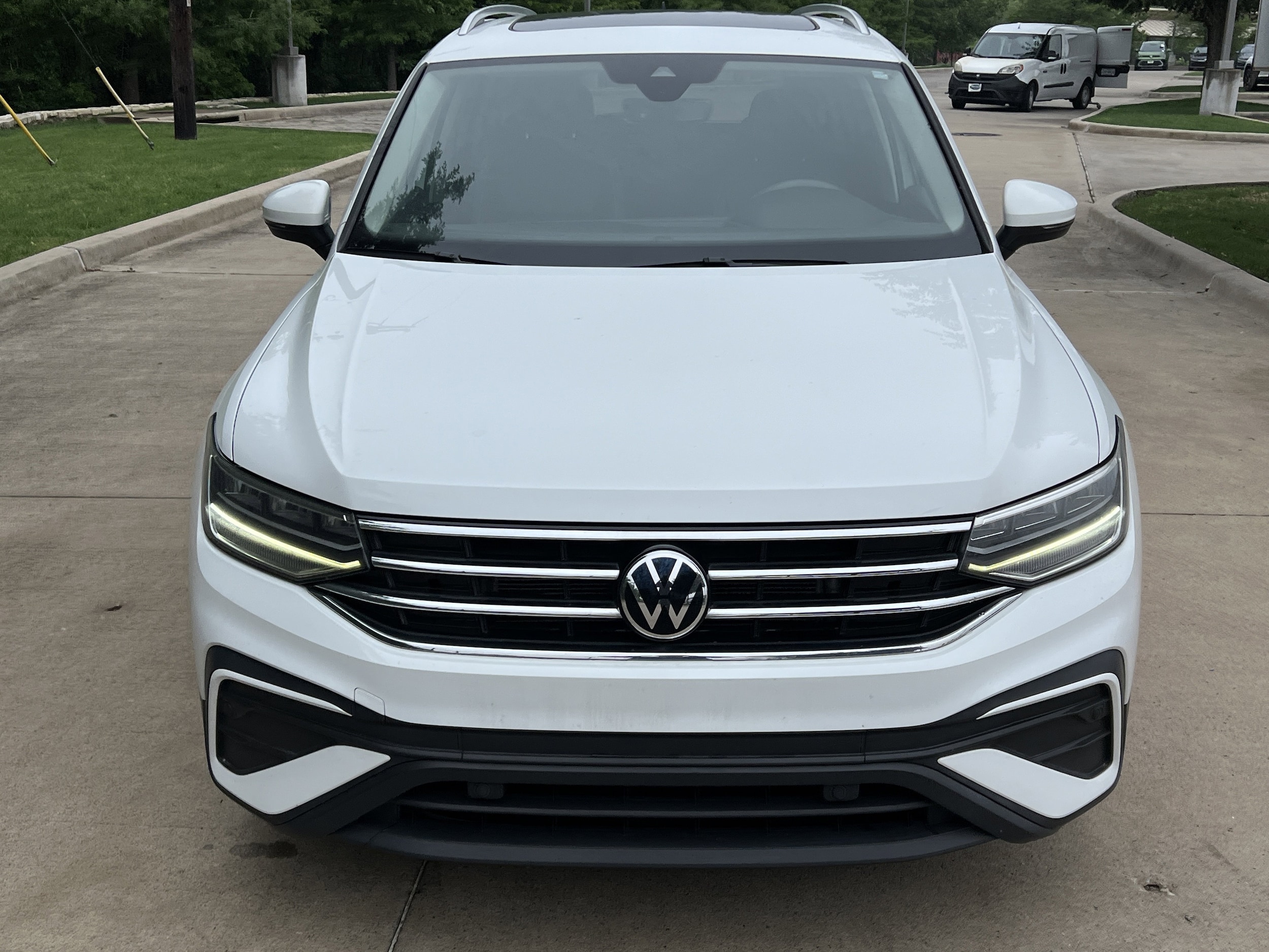 2022 Volkswagen Tiguan SE photo 2