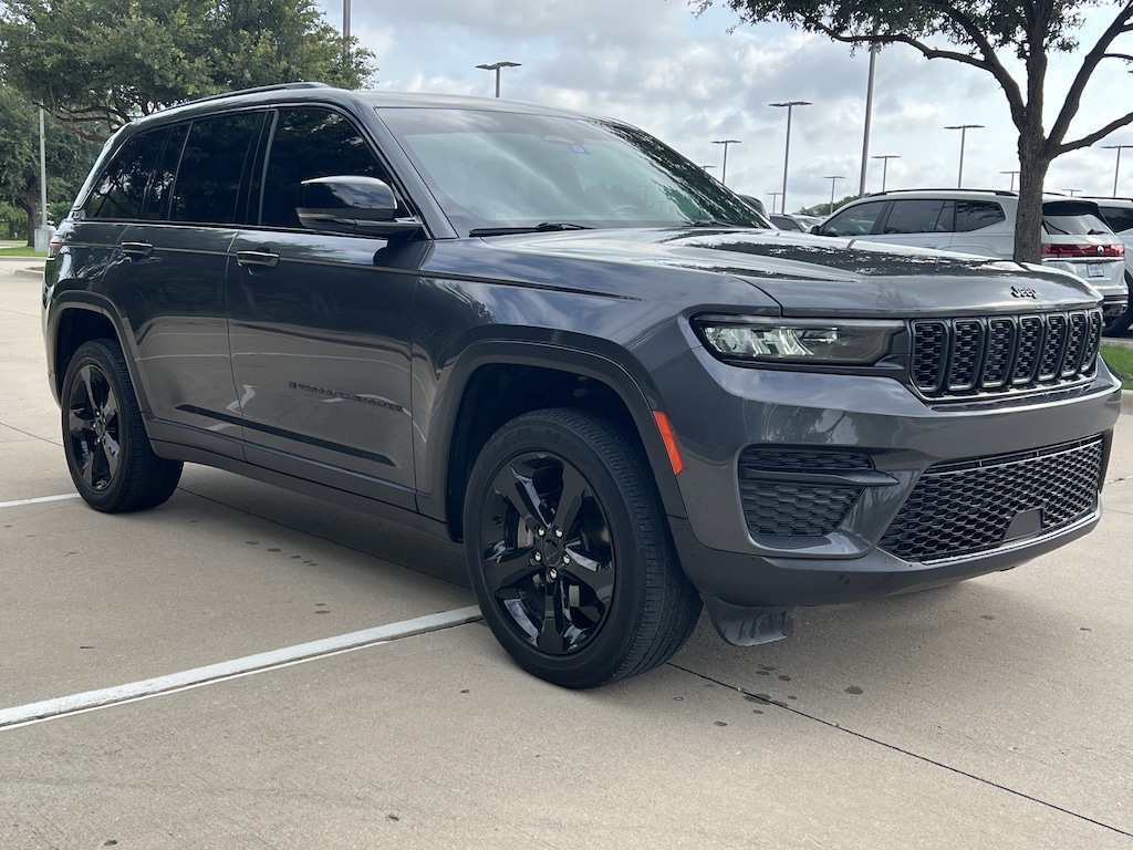 Used 2022 Jeep Grand Cherokee Altitude SUV