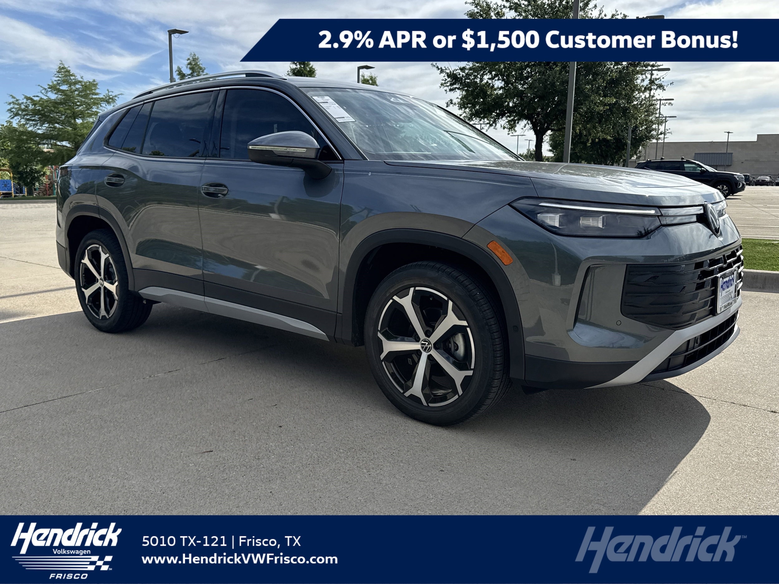 2025 Volkswagen Tiguan SE's photo