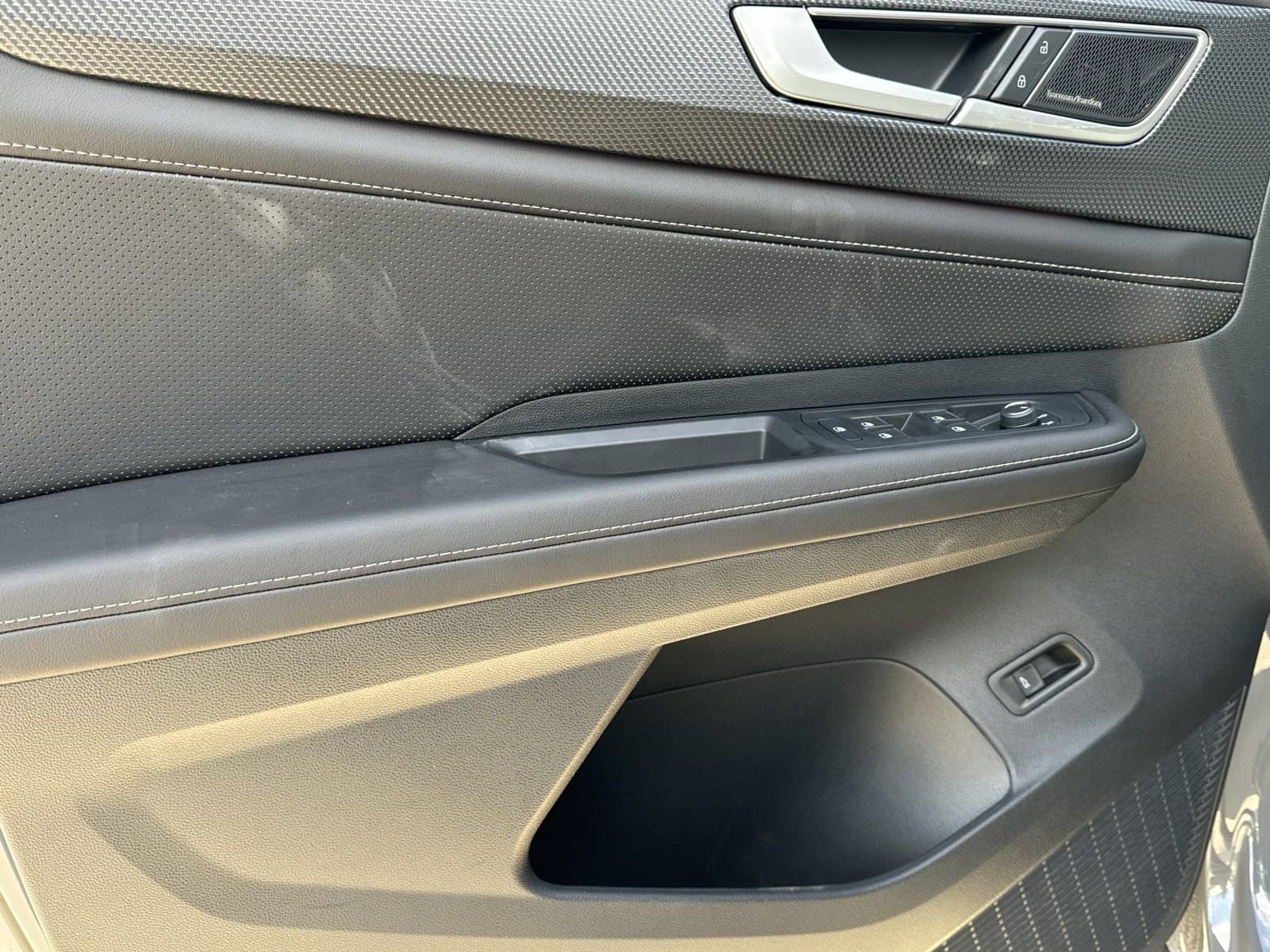 2026 Volkswagen Atlas Cross Sport 2.0T SEL Premium R-Line photo 6