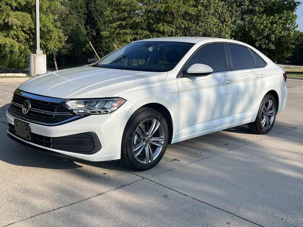 Used 2024 Volkswagen Jetta SE Sedan