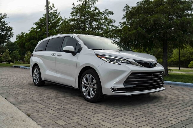 2024 Toyota Sienna Platinum Minivan