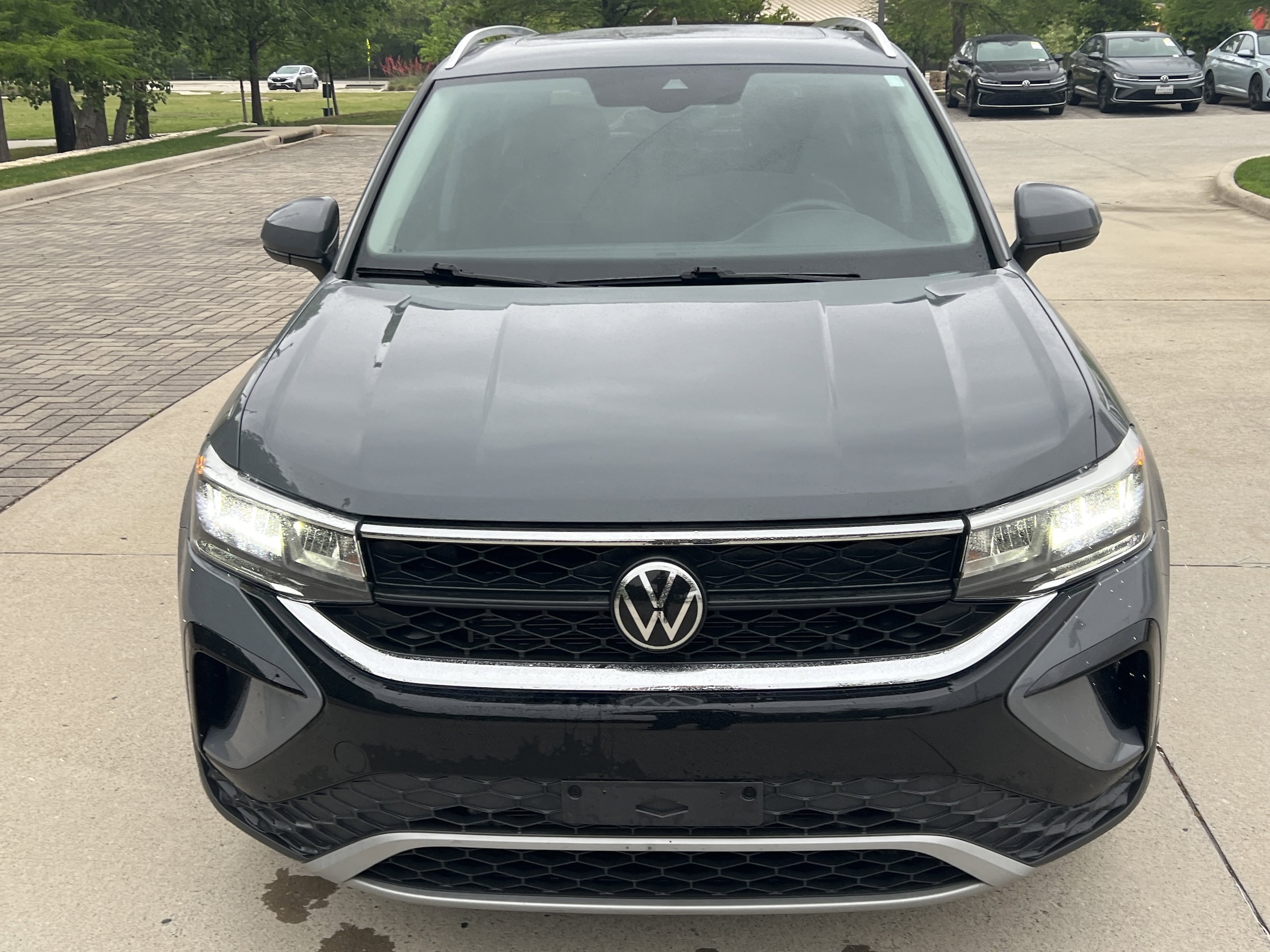 2023 Volkswagen Taos SE photo 2