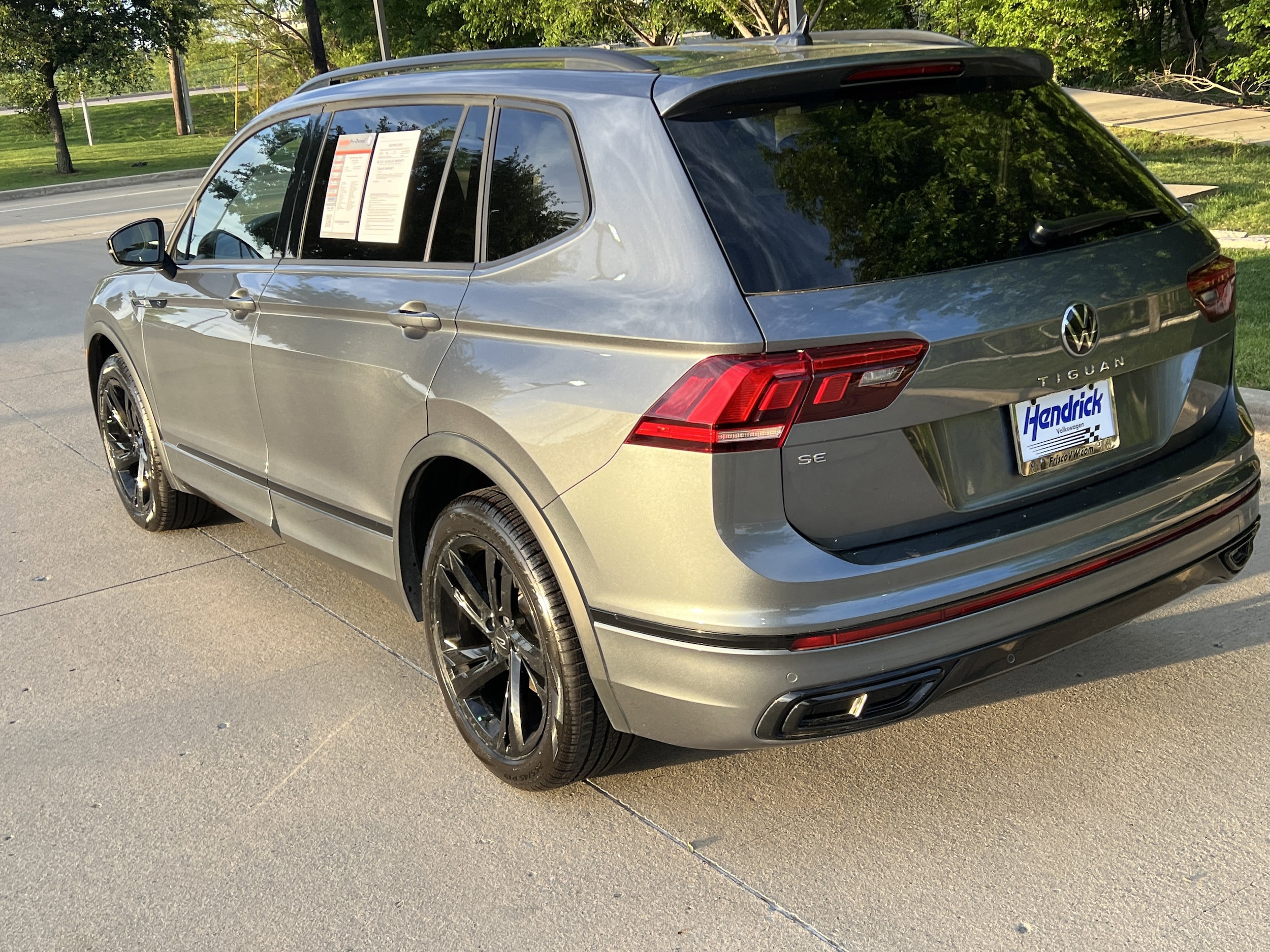 2024 Volkswagen Tiguan SE R-Line Black photo 3