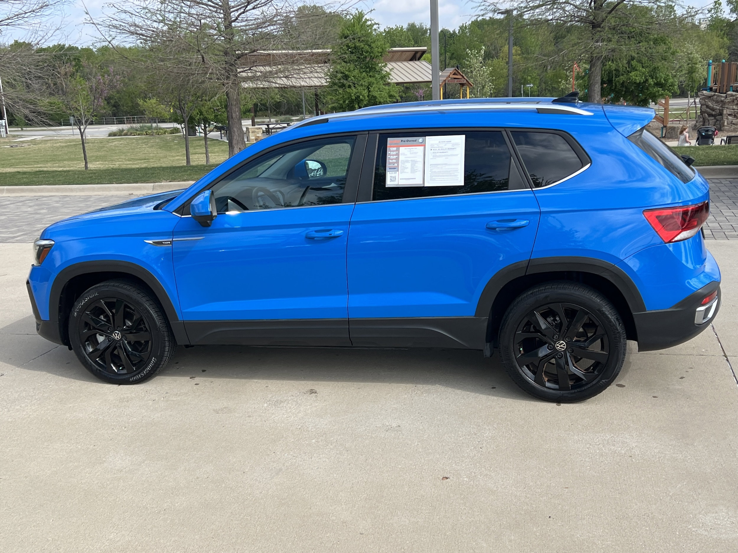 2023 Volkswagen Taos SE photo 6