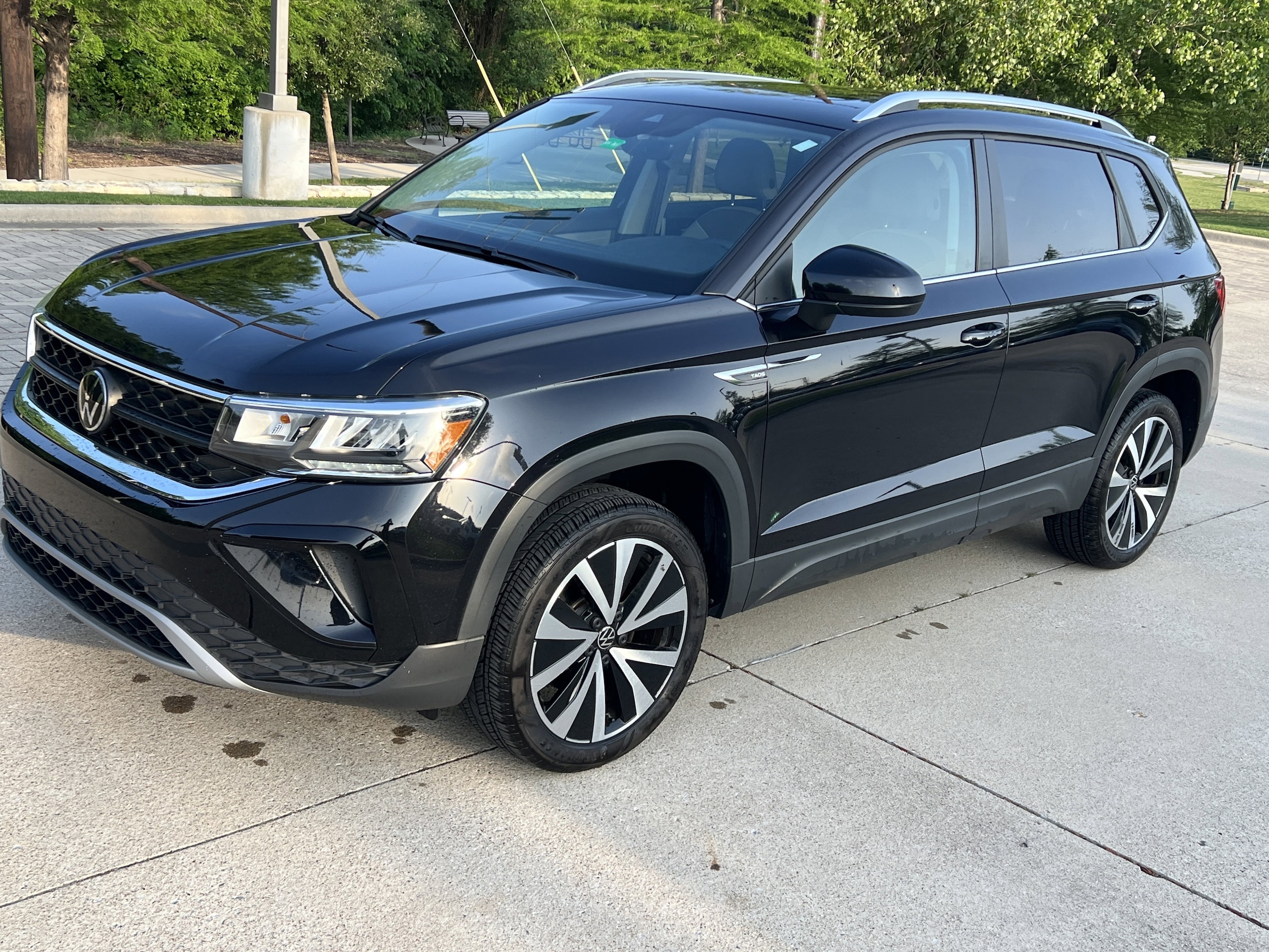 2024 Volkswagen Taos SE photo 4