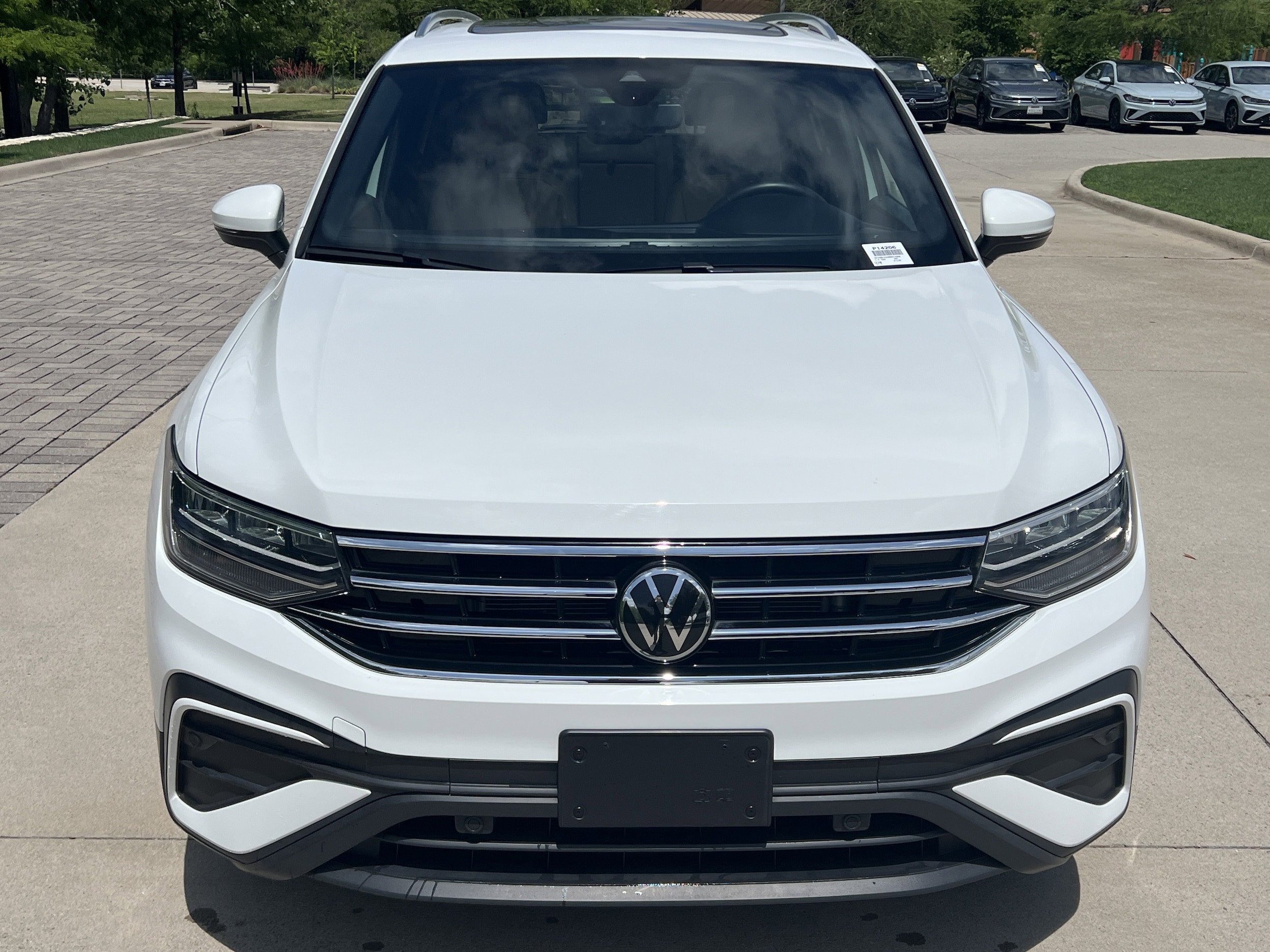 2024 Volkswagen Tiguan SE photo 2