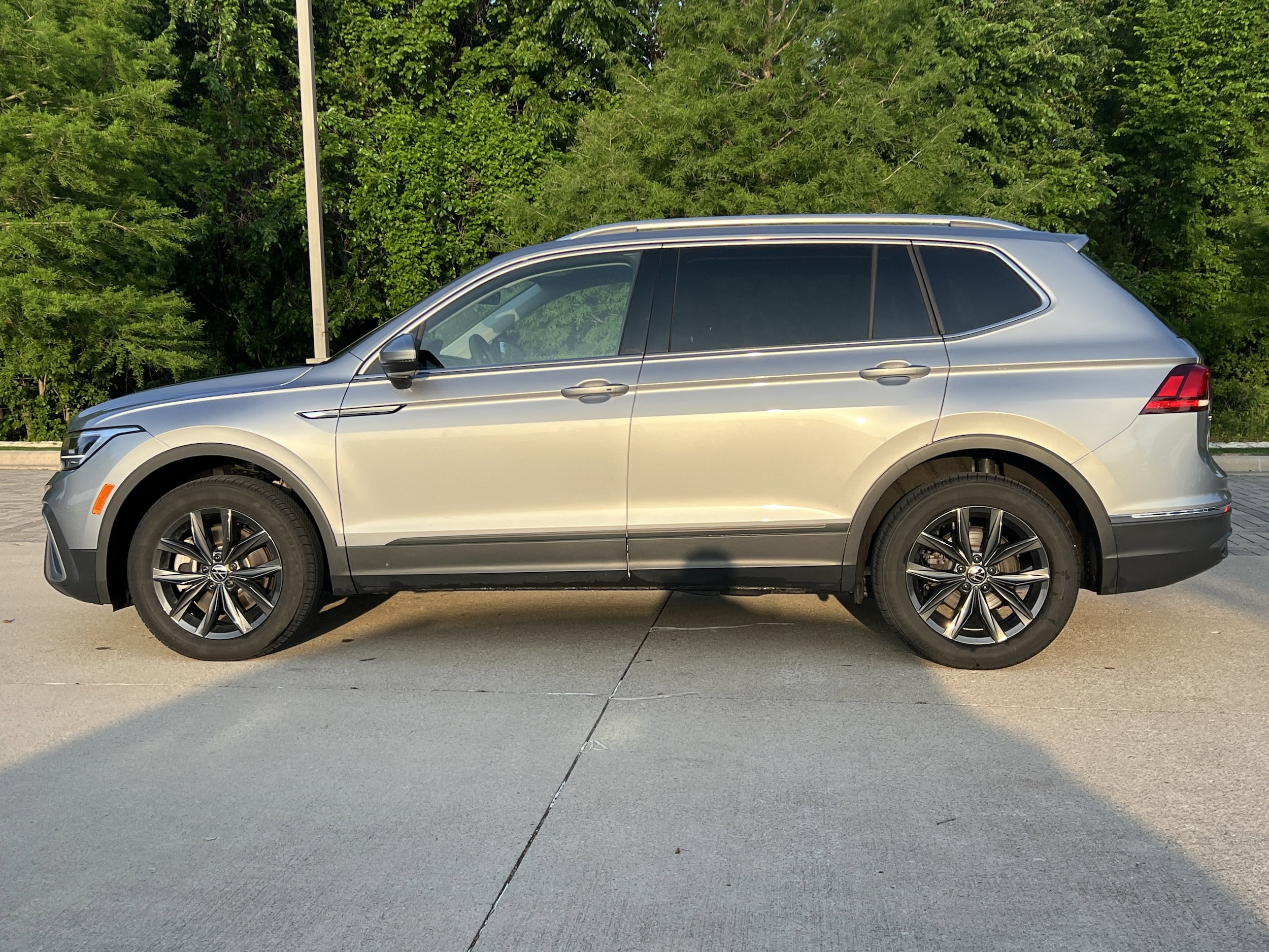 2024 Volkswagen Tiguan SE photo 6