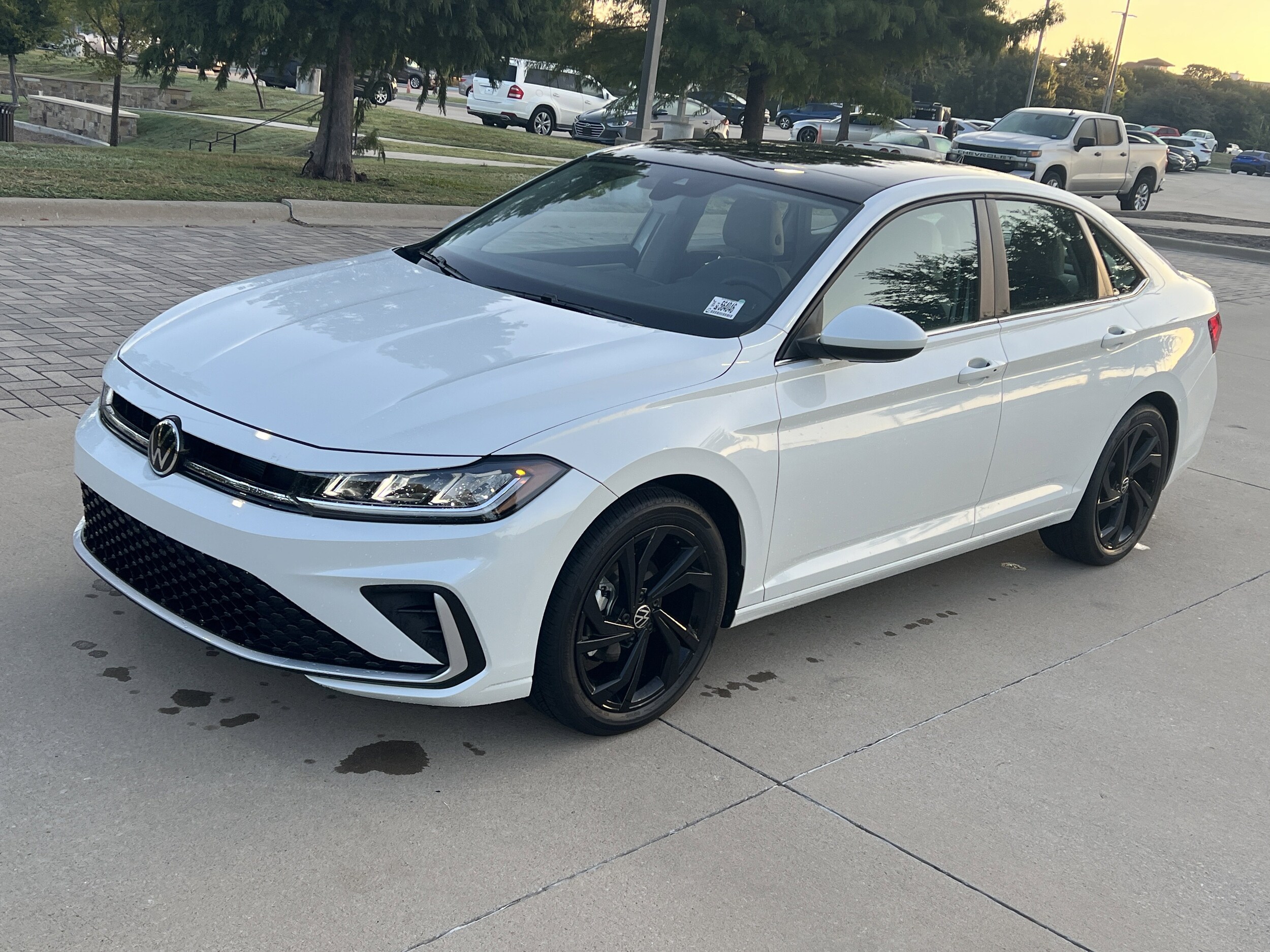 2025 Volkswagen Jetta SE photo 3