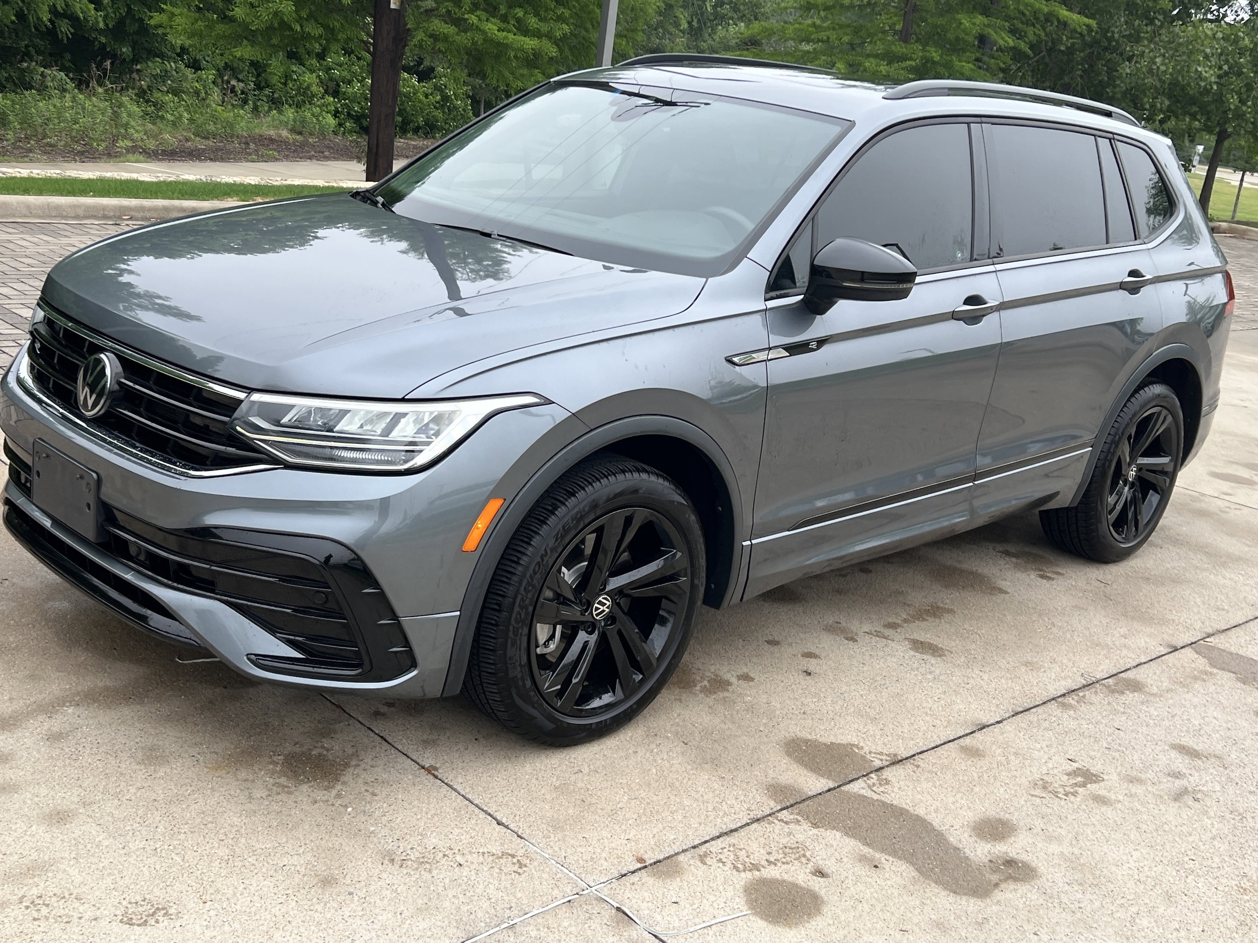 2023 Volkswagen Tiguan SE R-Line Black photo 4
