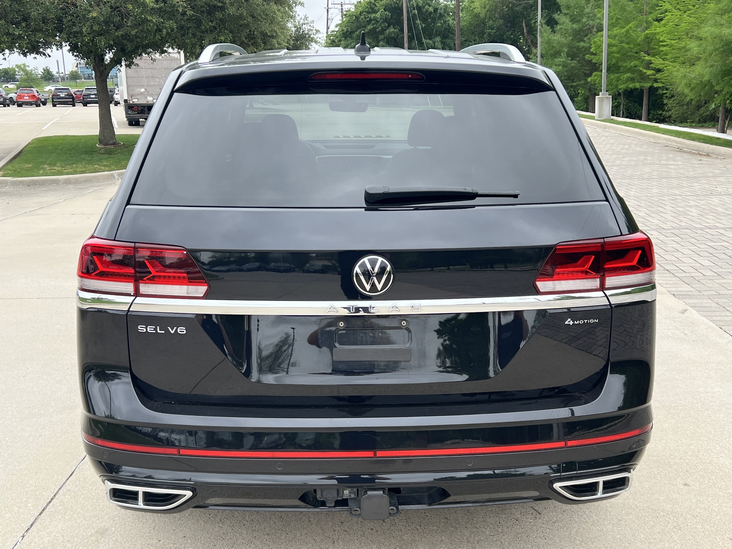2023 Volkswagen Atlas 3.6L V6 SEL Premium R-Line photo 3
