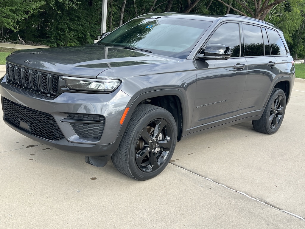 Used 2022 Jeep Grand Cherokee Altitude SUV