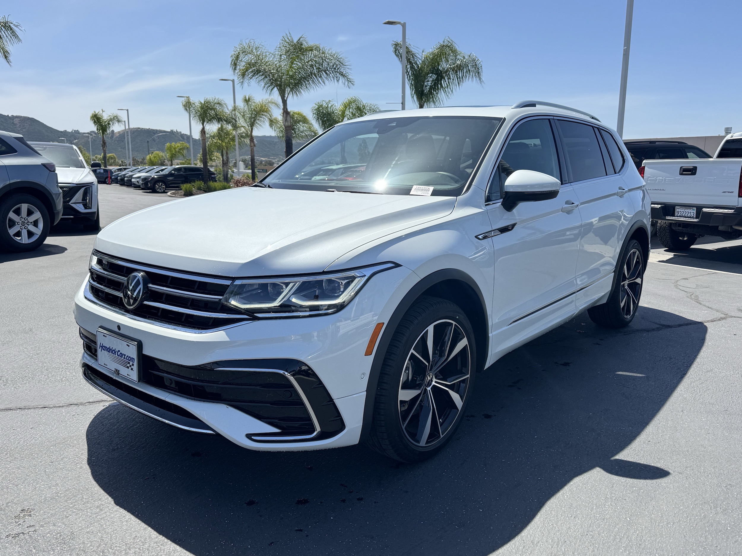 2024 Volkswagen Tiguan SEL R-Line photo 5