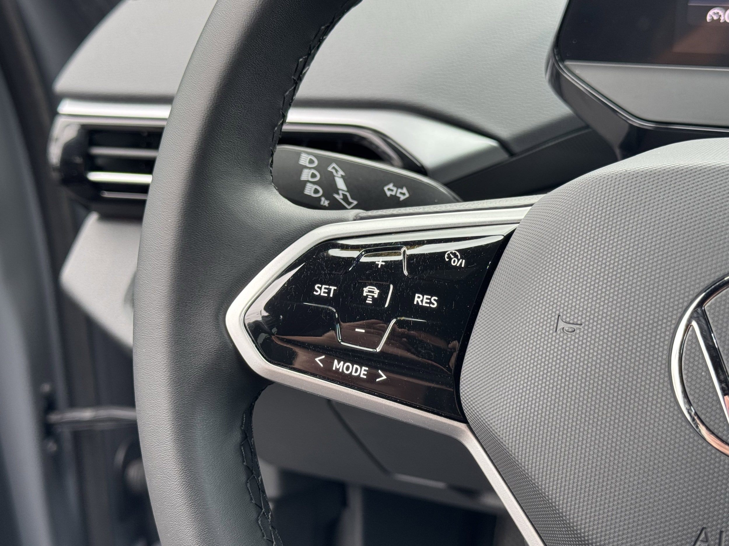 2024 Volkswagen ID.4 Standard photo 5