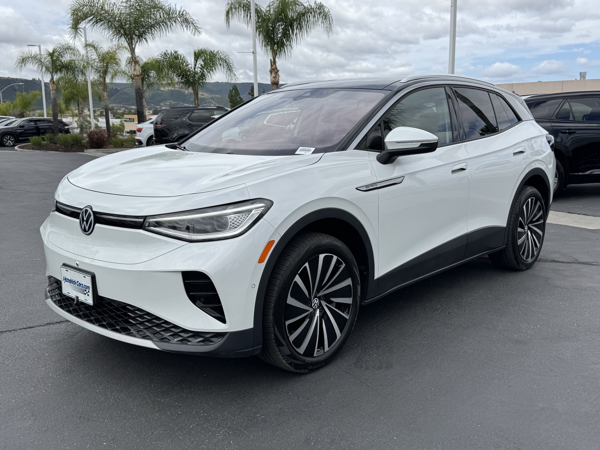 2023 Volkswagen ID.4 Pro S Plus photo 4