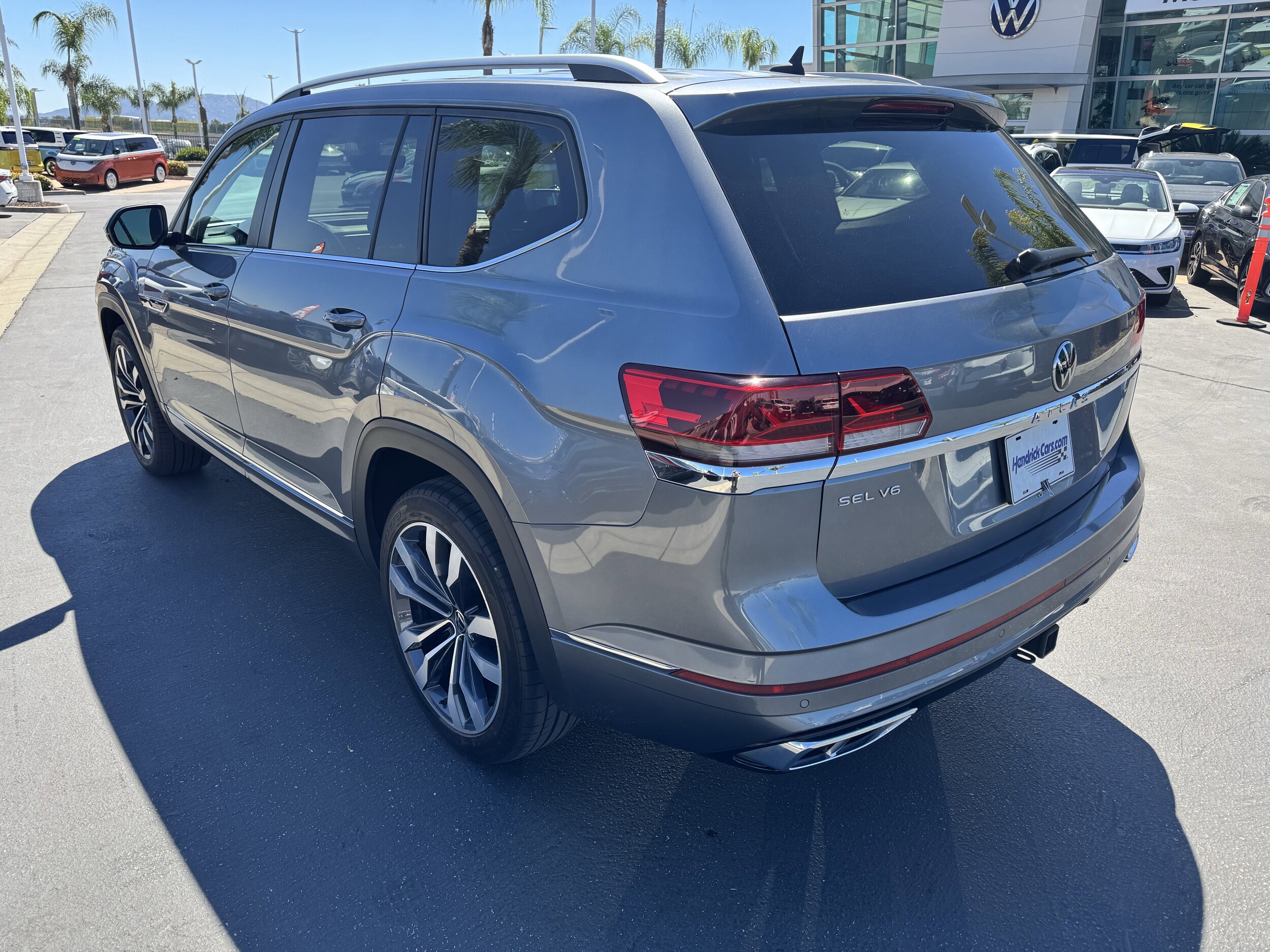2021 Volkswagen Atlas 3.6L V6 SEL R-Line photo 3