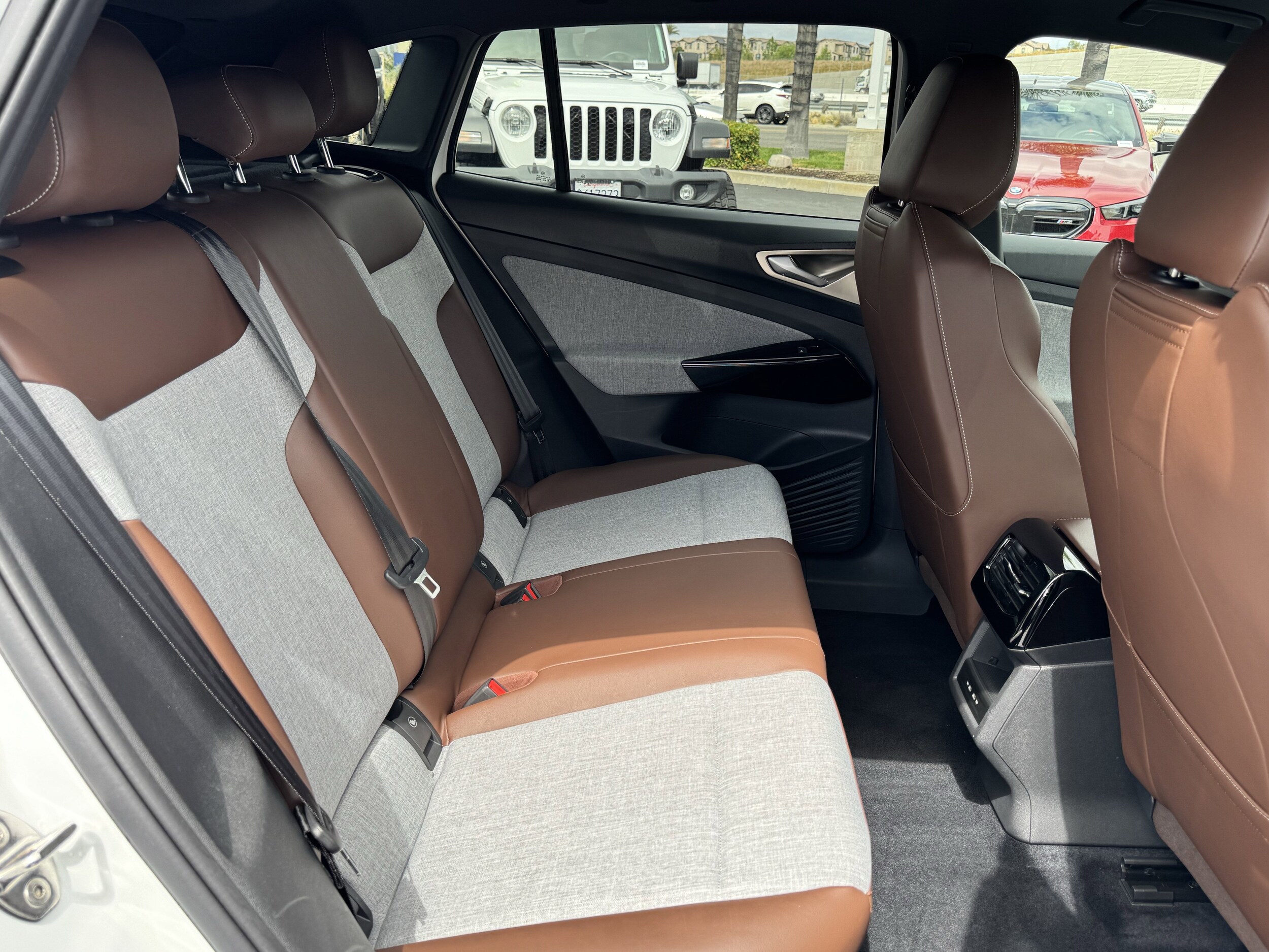 2024 Volkswagen ID.4 Standard photo 3