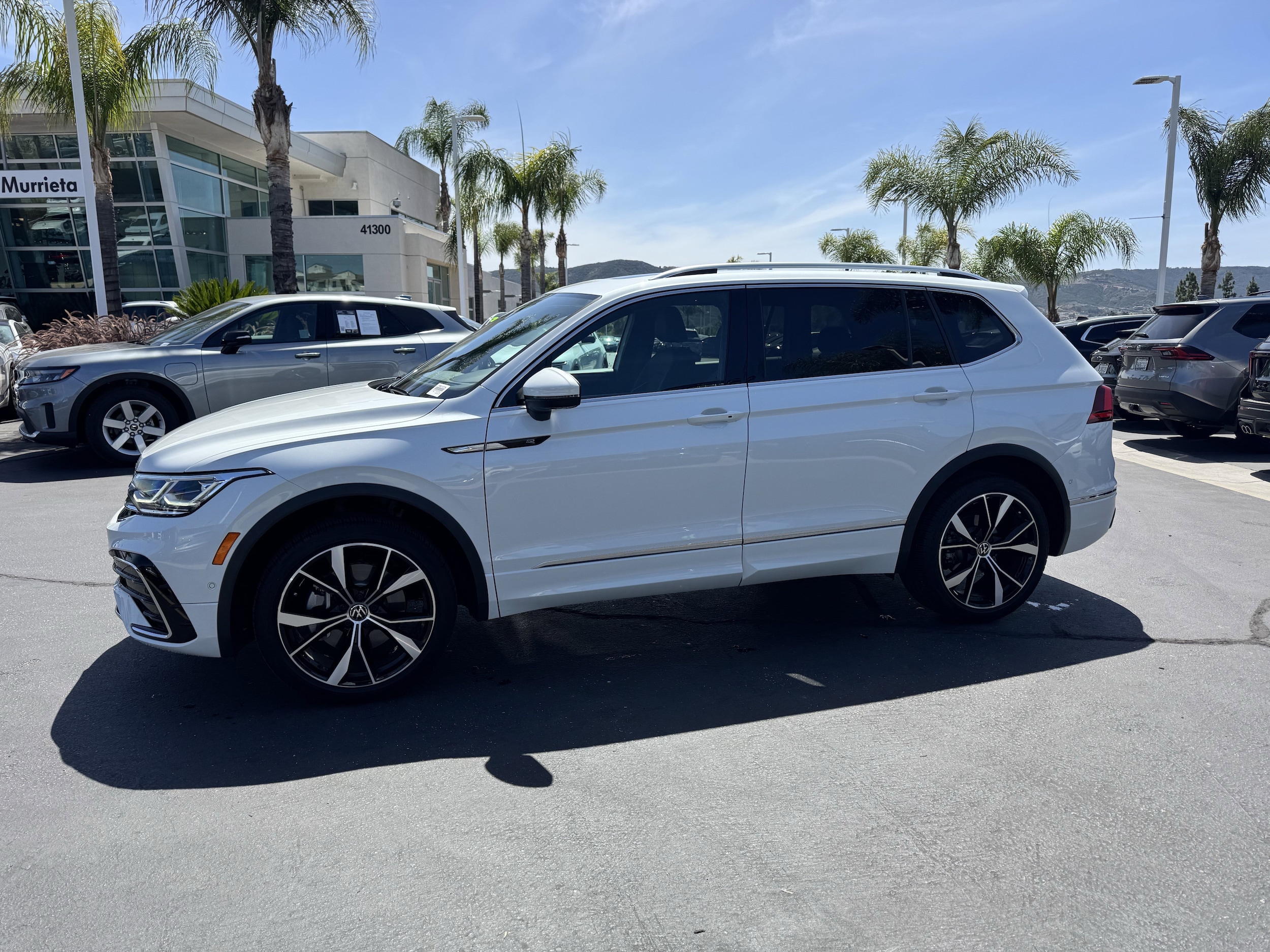 2024 Volkswagen Tiguan SEL R-Line photo 6