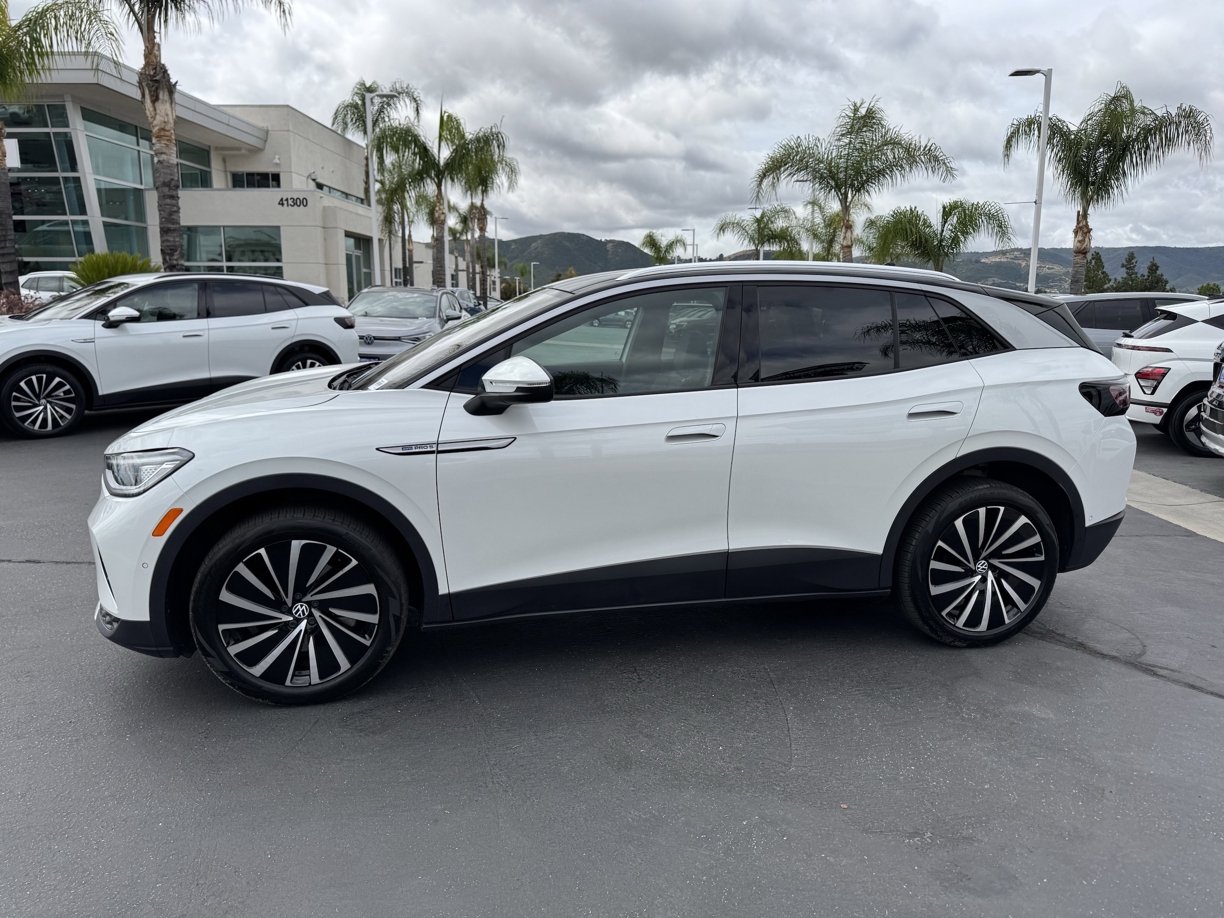 2023 Volkswagen ID.4 Pro S Plus photo 6