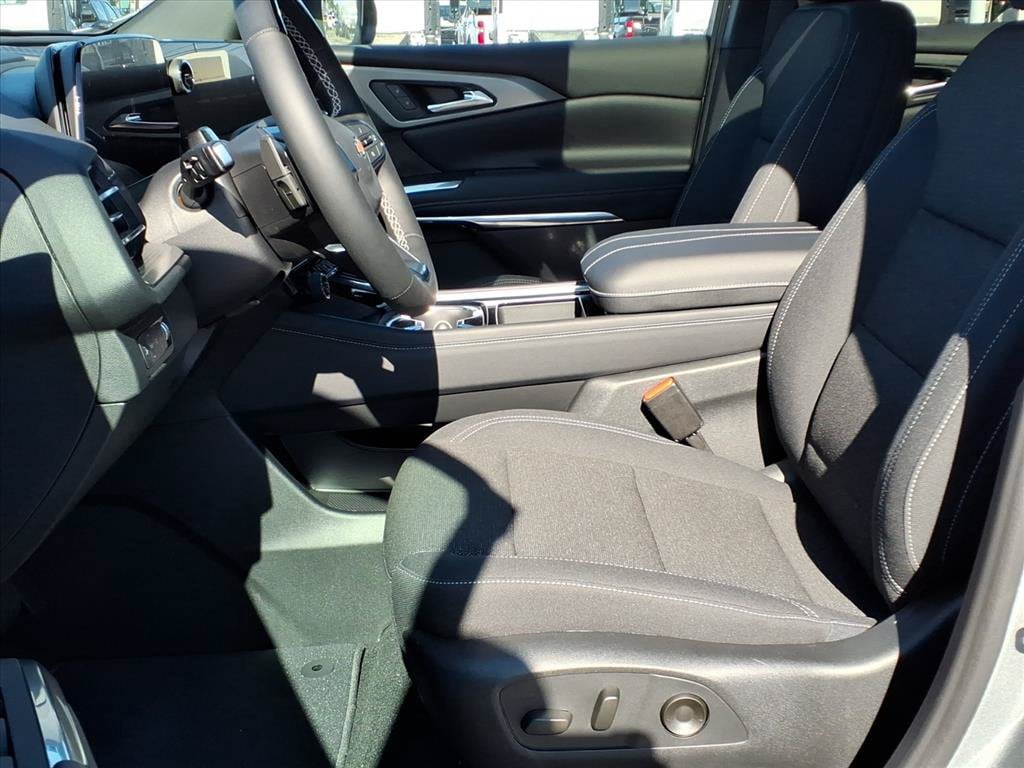 2027 Chevrolet Traverse LT - Photo 17
