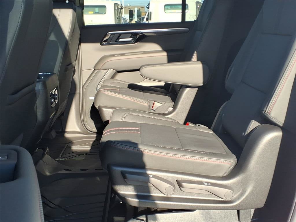 2027 Chevrolet Suburban RST - Photo 18