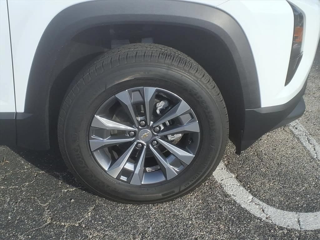2027 Chevrolet Equinox LT - Photo 11