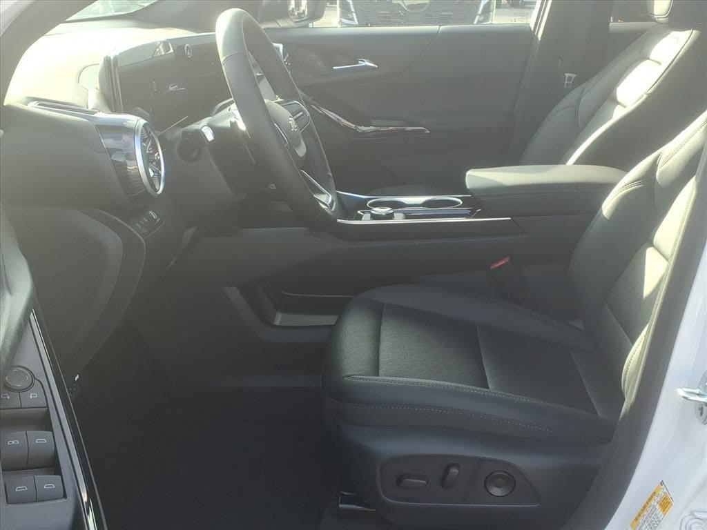 2027 Chevrolet Equinox LT - Photo 16