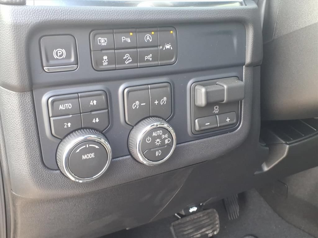 2026 Chevrolet Suburban RST - Photo 16