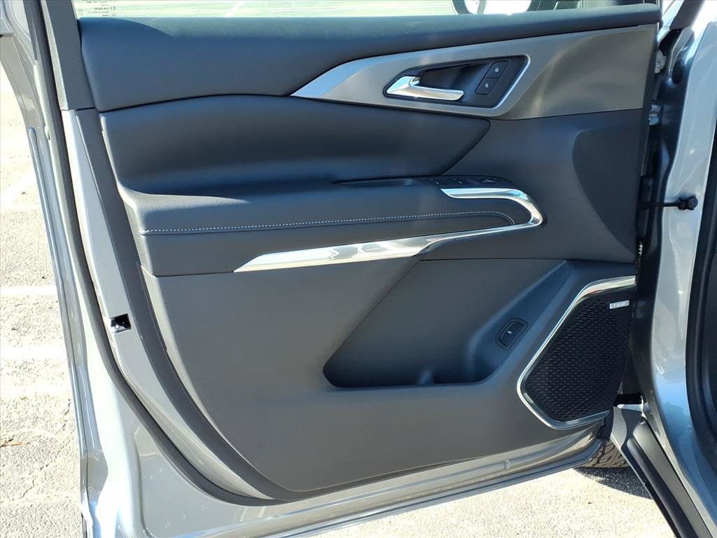 2027 Chevrolet Traverse LT - Photo 14