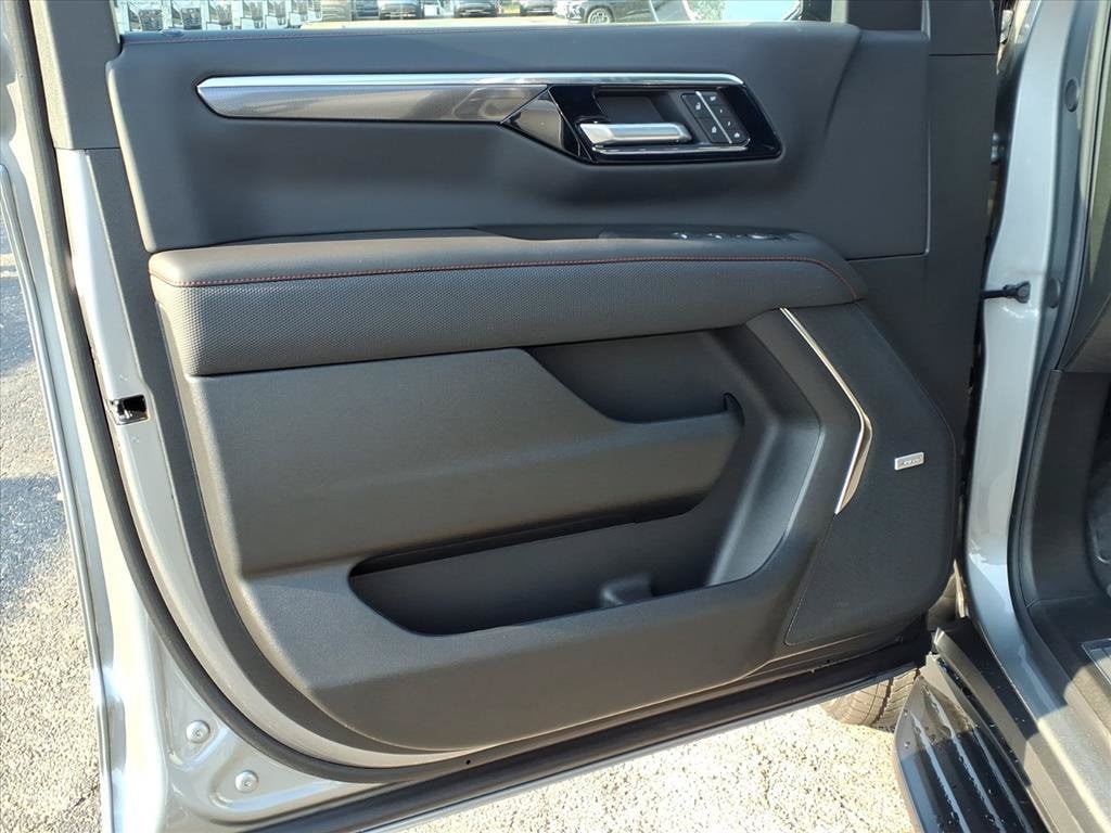 2027 Chevrolet Suburban RST - Photo 14