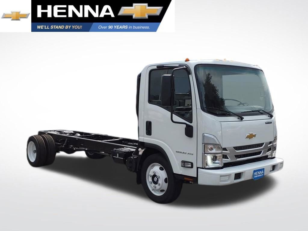 2025 Chevrolet Low Cab Forward's photo