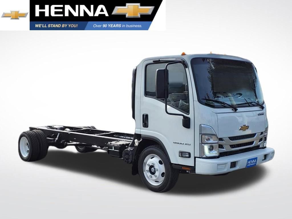 2025 Chevrolet Low Cab Forward's photo