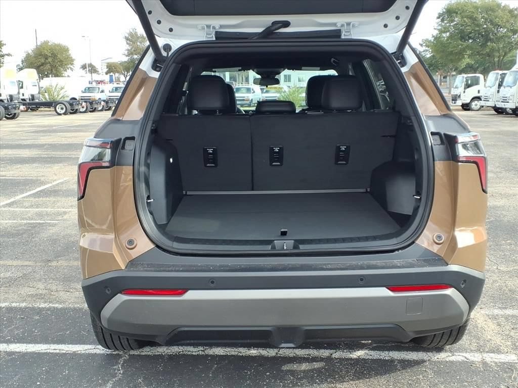 2027 Chevrolet Equinox LT - Photo 12
