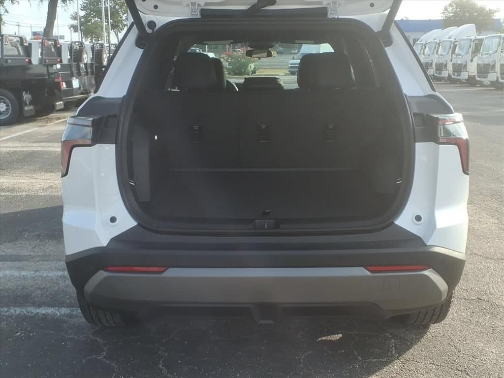 2027 Chevrolet Equinox LT - Photo 12
