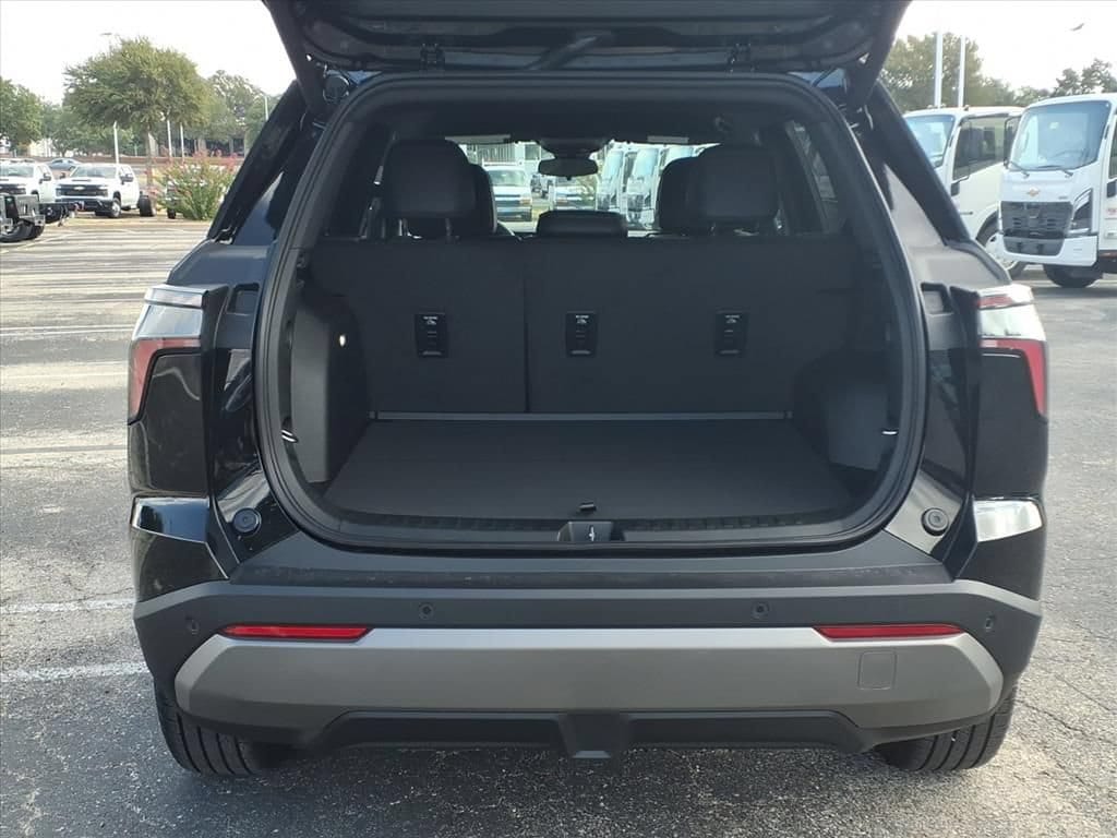 2027 Chevrolet Equinox LT - Photo 11