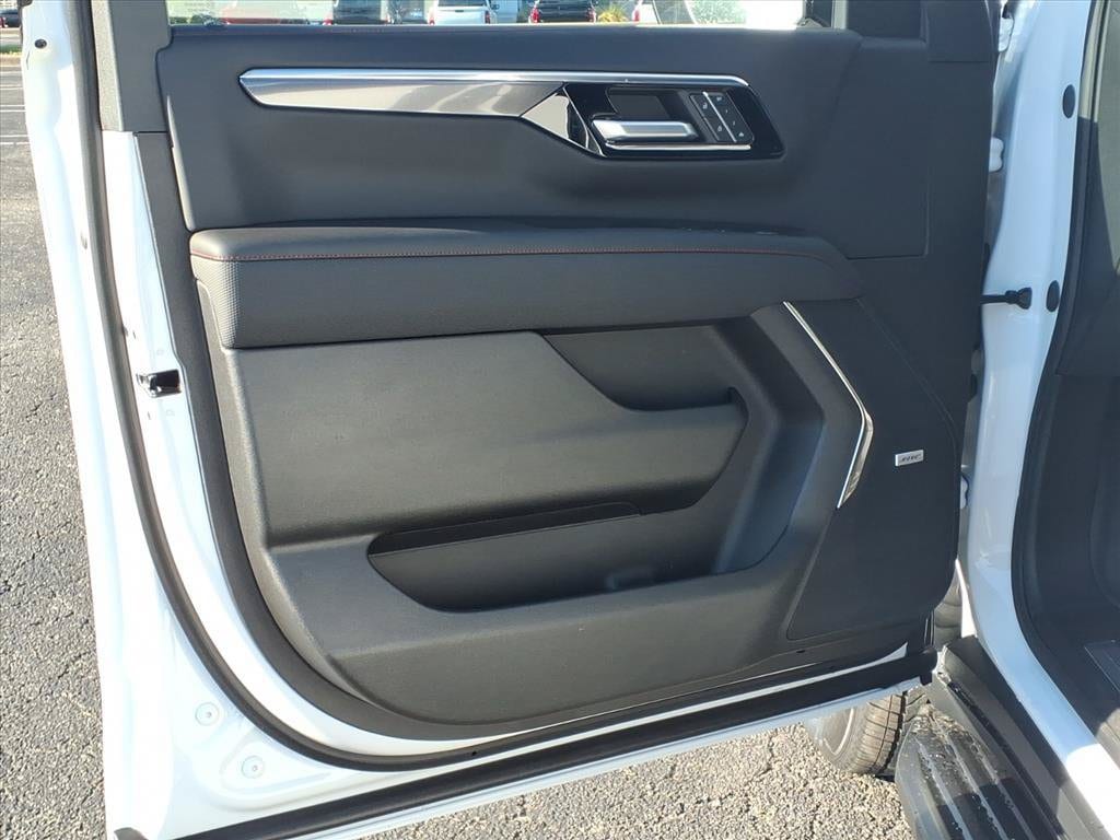 2027 Chevrolet Suburban RST - Photo 14