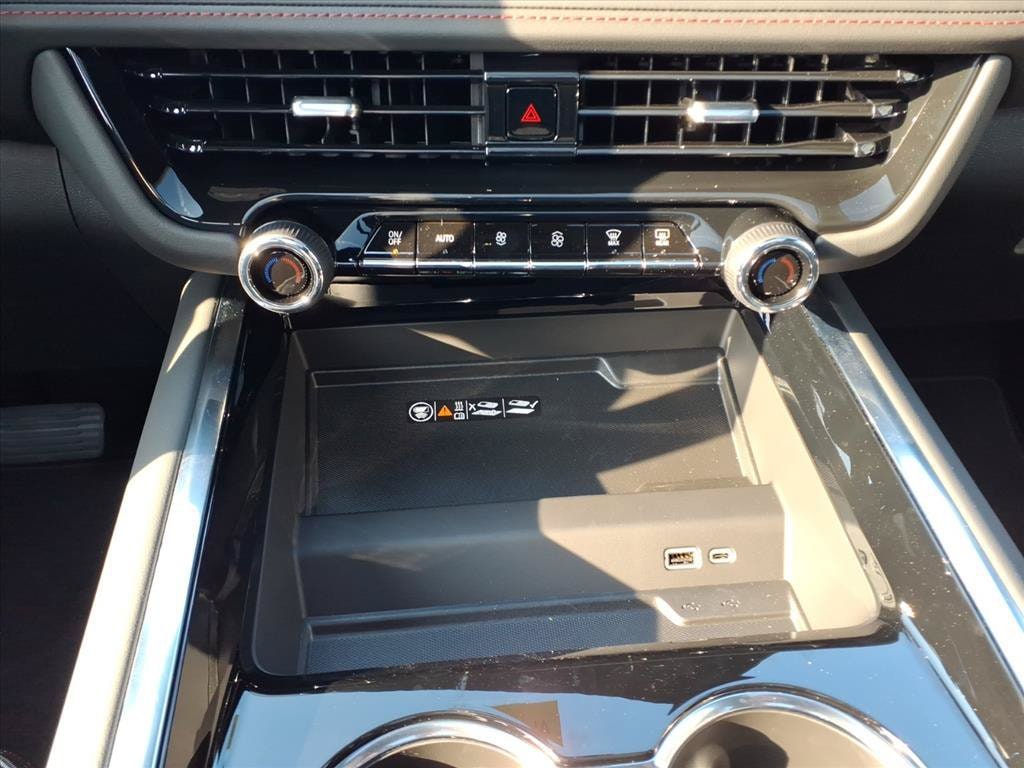 2027 Chevrolet Suburban RST - Photo 23