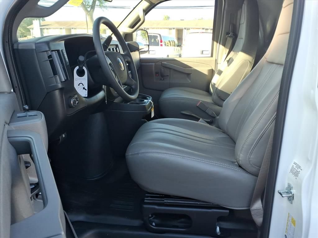 2026 Chevrolet Express Cargo Work Van - Photo 19