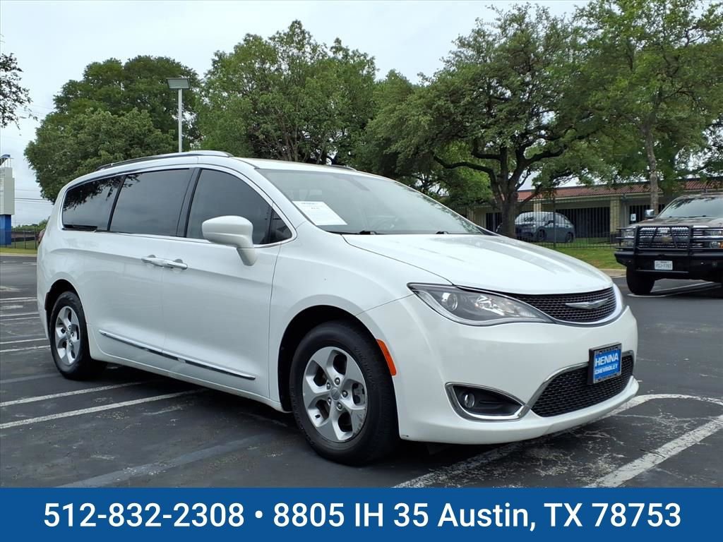 2017 Chrysler Pacifica Touring-L Plus's photo