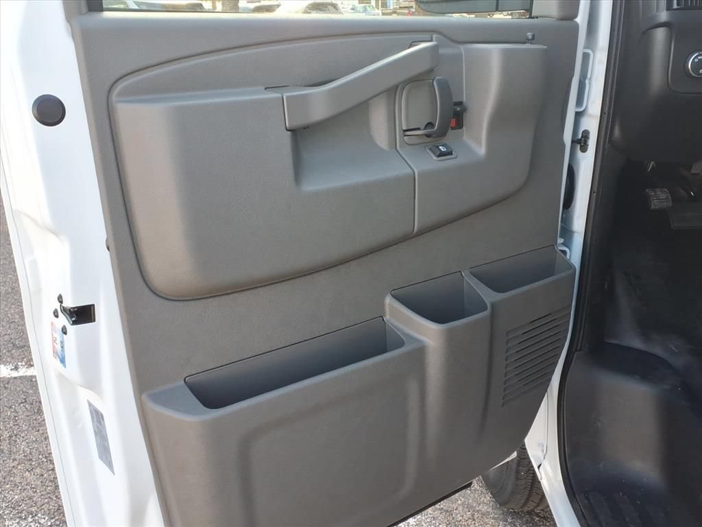 2026 Chevrolet Express Cargo Work Van - Photo 18