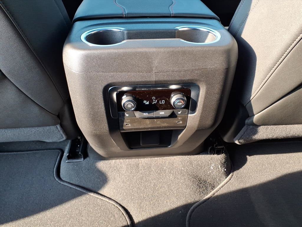2027 Chevrolet Suburban RST - Photo 20