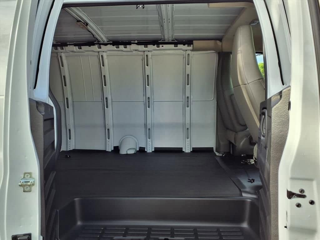 2026 Chevrolet Express Cargo Work Van - Photo 11