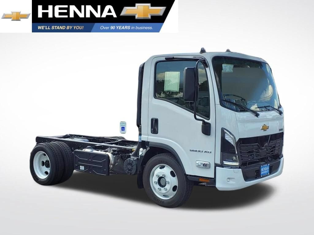 2025 Chevrolet Low Cab Forward's photo