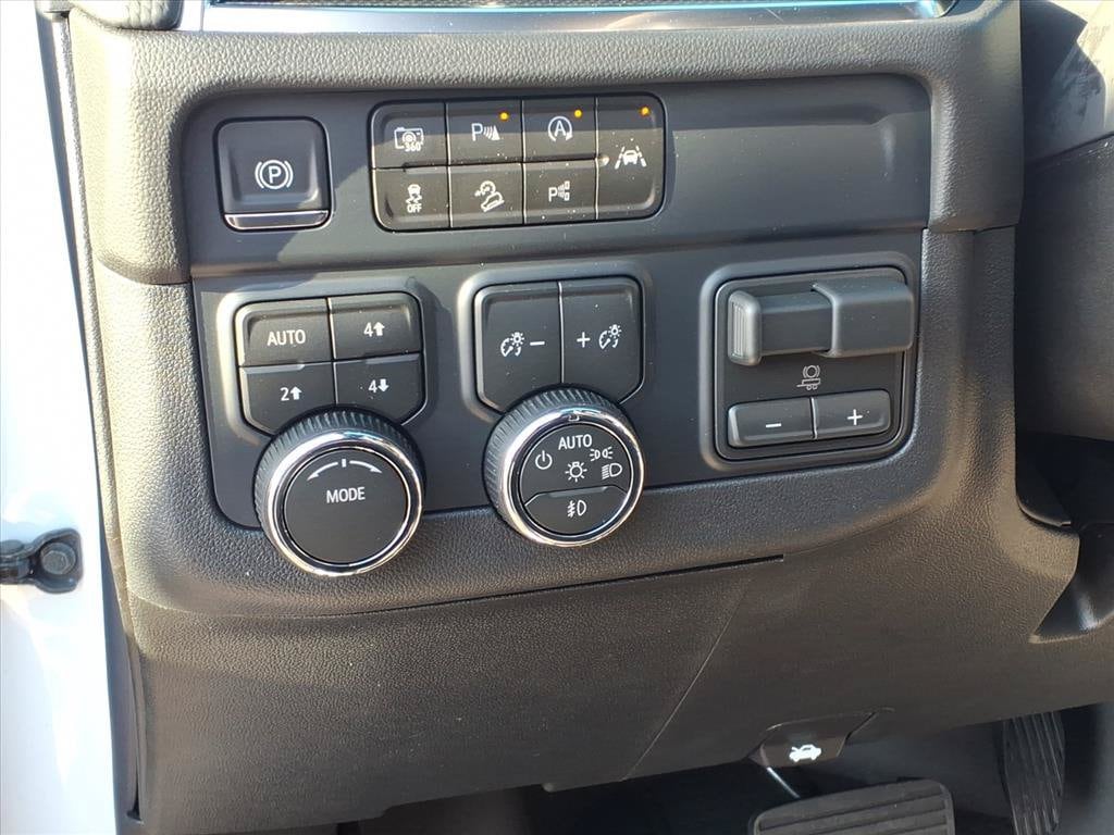 2027 Chevrolet Suburban RST - Photo 15