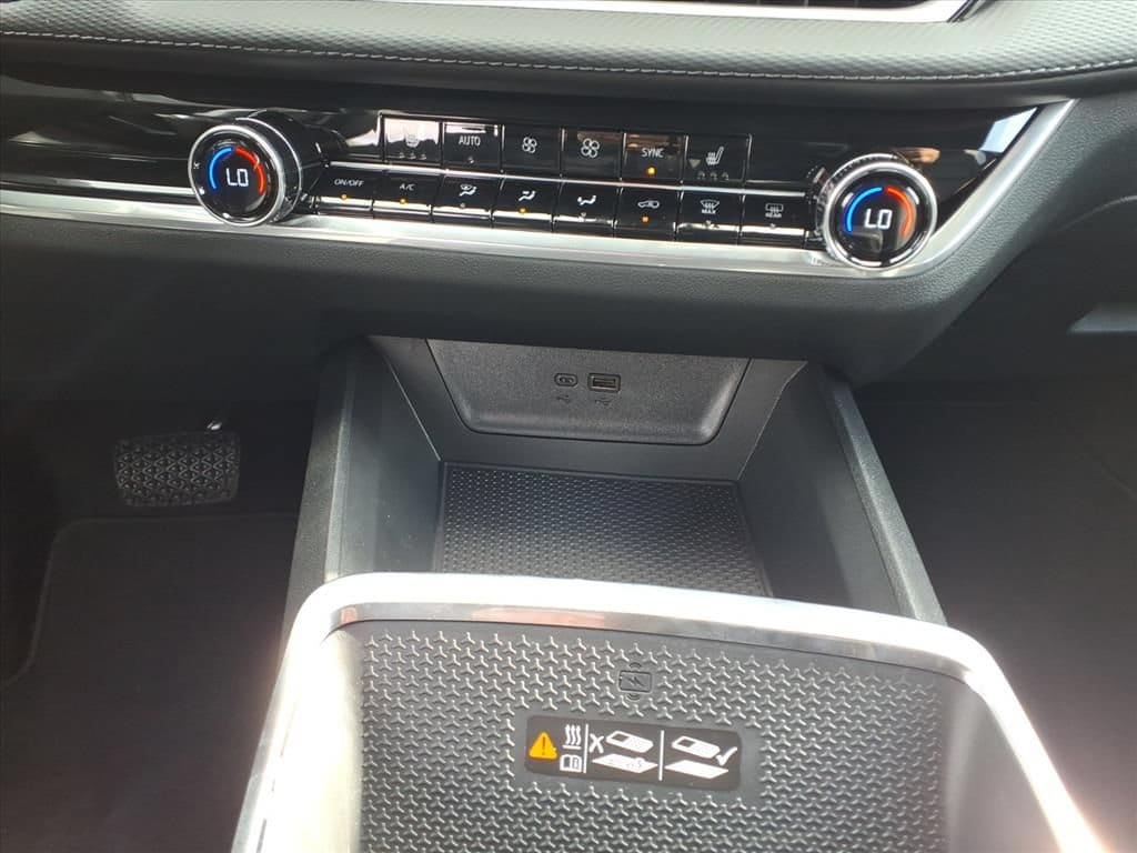 2027 Chevrolet Equinox LT - Photo 21