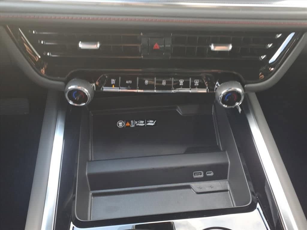 2026 Chevrolet Suburban RST - Photo 25