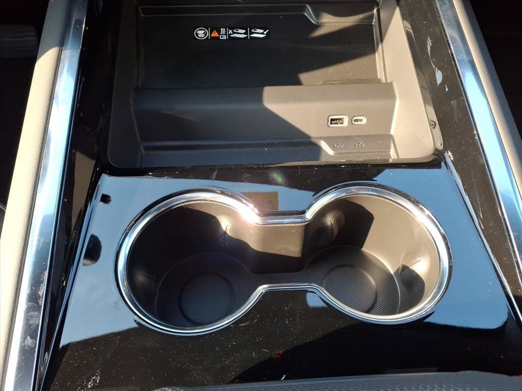 2027 Chevrolet Suburban RST - Photo 22