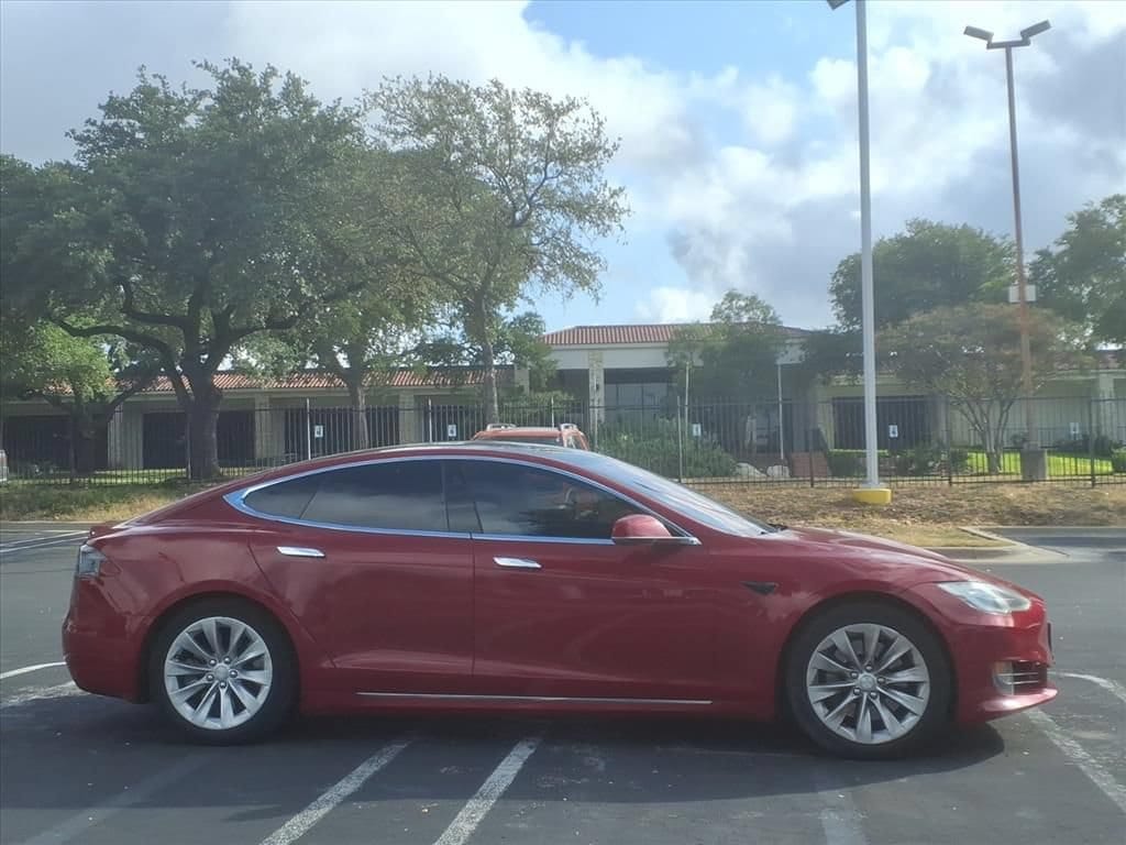 Used 2018 Tesla Model S 75D with VIN 5YJSA1E22JF281727 for sale in Austin, TX
