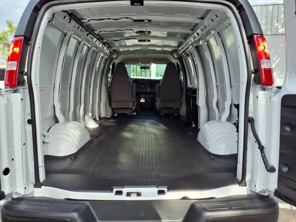 2026 Chevrolet Express Cargo Work Van - Photo 12