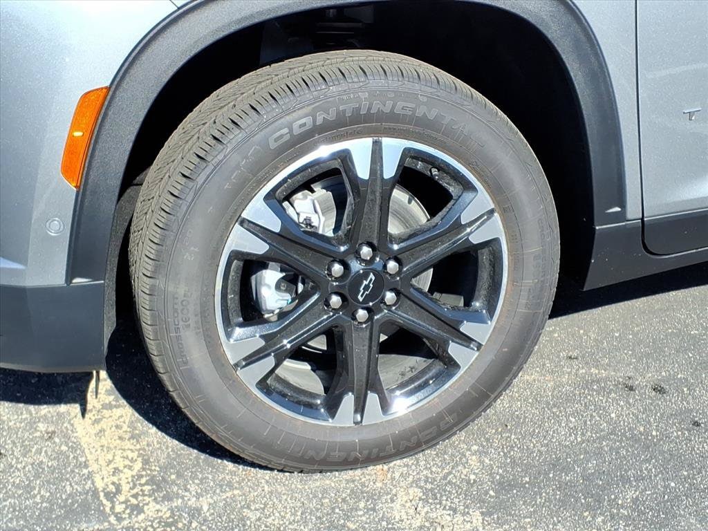 2027 Chevrolet Traverse LT - Photo 11